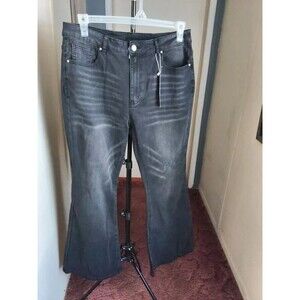 Pantalón Vaquero (jean) de corte acampanado (flare)